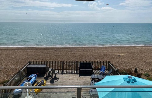 Pevensey House | Family Beachfront House with 2 Kayaks Sleeps 10