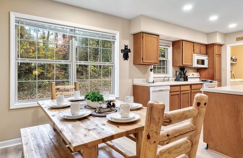 Sevierville Cottage | Family Cabin 5 min from Dollywood Harvest Festival
