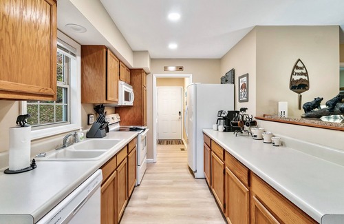Sevierville Cottage | Family Cabin 5 min from Dollywood Harvest Festival