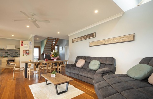 Greta House | Family Camping Paradise with Kangaroos and Nature