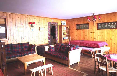 Tignes le Lac Ski Chalet | Family chalet apartment in Tignes Le Lac, at the foot of the lake and slopes
