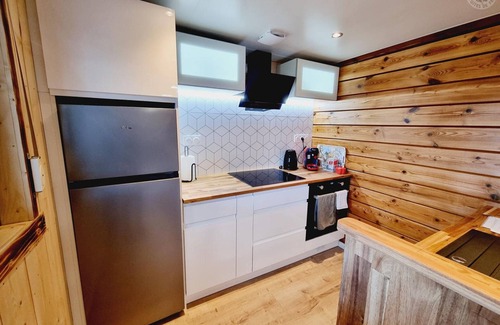 Floyon Cottage | Family chalet with covered terrace and large secure garden