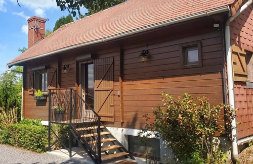 Floyon Cottage | Family chalet with covered terrace and large secure garden