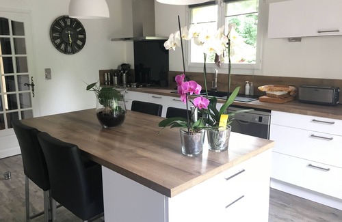 Saint-Sulpice House | Family house for 8 people, swimming pool & jacuzzi