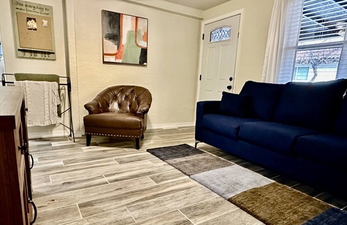 Raisin Cottage | Family friendly, 1940’s remodeled cottage. Meets All accommodations needed.