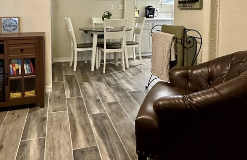 Raisin Cottage | Family friendly, 1940’s remodeled cottage. Meets All accommodations needed.