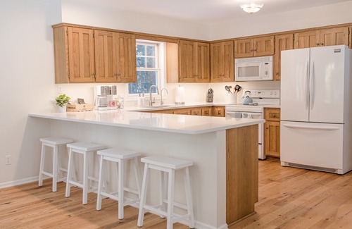 Rowleys Bay House | Family Friendly + 2 King Beds, Game Room, Secluded - Close to Town and Beach