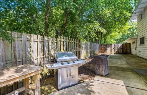Lyndhurst House | Family-Friendly 3BR Retreat with Pool, Hot Tub & Spacious Yard