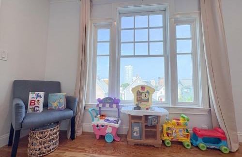 Stamford Apartment | Family-Friendly 4 Bed 3 Bath Downtown Delight