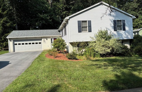 Park Forest Village House | Family Friendly 4 Bedroom House Near Penn State University
