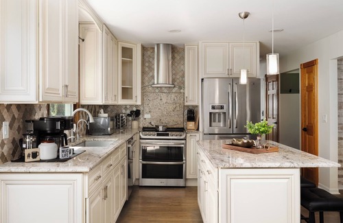 Wasco House | Family Friendly 4BR with Backyard+Games, ORD, Chicago, Workspace