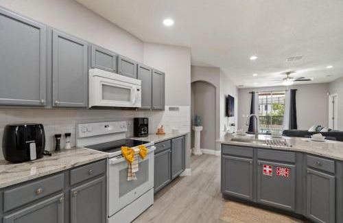 Sunset Ridge Villa | Family-Friendly 5BR Getaway Game Room Fun