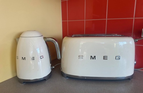 Patons Rock House | FAMILY FRIENDLY BEACH FRONT BEACH HOUSE WITH KAYAKS, FISHING RODS, TOYS & BOOKS