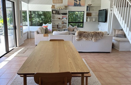 Patons Rock House | FAMILY FRIENDLY BEACH FRONT BEACH HOUSE WITH KAYAKS, FISHING RODS, TOYS & BOOKS