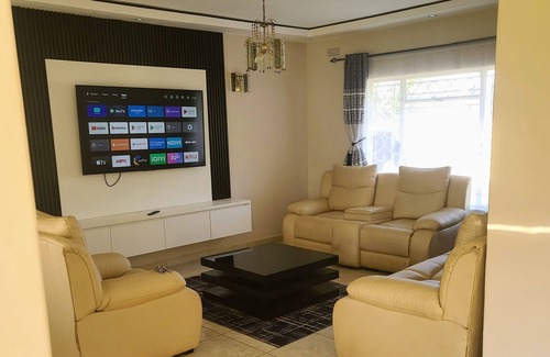 Harare House | Family friendly environment with a big garden and barbeque area