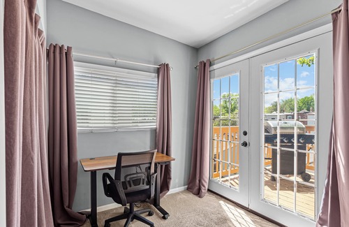 Southwest Garden Apartment | Family Friendly , Fully Renovated 3BR Luxury Home. Centrally located in St.Louis