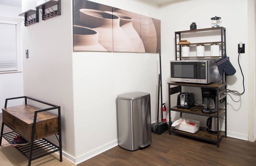 Westland House | Family-Friendly Getaway - 2BR Home Near DTW & Downtown Detroit