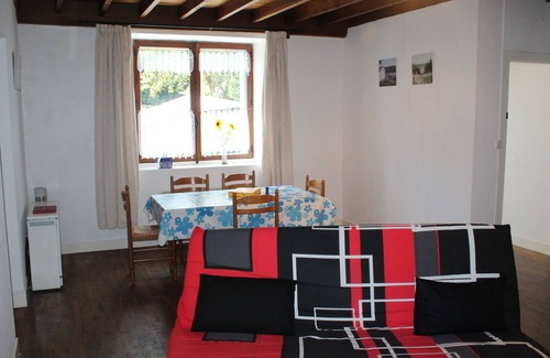 Vayres Cottage | Family Friendly Gite with Heated Pool and Fishing Lake