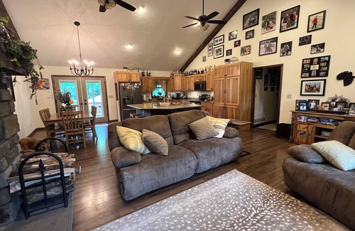 Allport House | Family Friendly Home, 35 mins from Penn State with easy access to I-80 and 322.