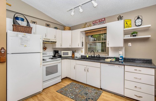 Thompsonville House | Family-friendly multi-level home - walk to the heart of Crystal Mountain Resort