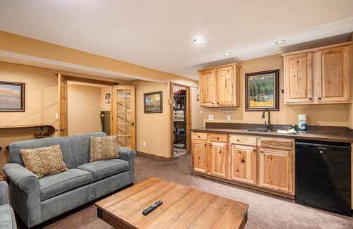 Thompsonville House | Family-friendly multi-level home - walk to the heart of Crystal Mountain Resort