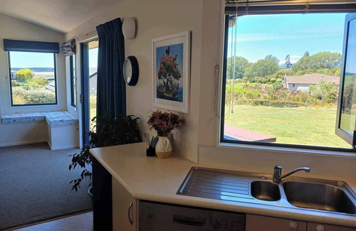 Redwood Valley House | Family-Friendly Beach Lake & Sun