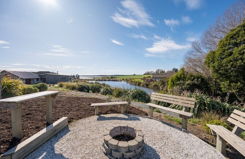 Redwood Valley House | Family-Friendly Beach Lake & Sun