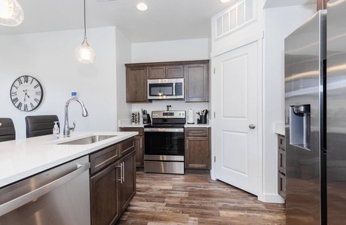 Garden City Villa | Family Friendly Ping Pong Trailer Parking EV