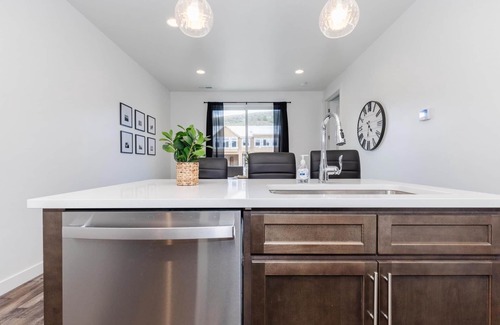 Garden City Villa | Family Friendly Ping Pong Trailer Parking EV