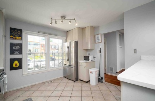 Calverton House | Family-Friendly Townhouse w/3 Suites & Parking