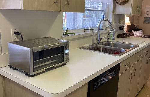 Bay Esplanade House | Family Friendly Beach Retreat, Short Walk to the Beach