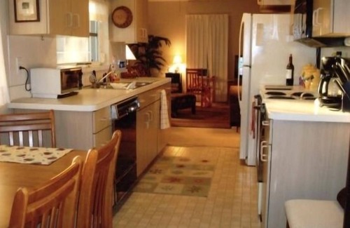 Bay Esplanade House | Family Friendly Beach Retreat, Short Walk to the Beach