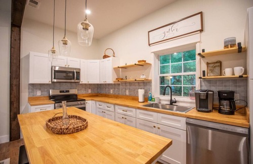 West Jefferson Apartment | Family-Friendly Barn Retreat in West Jefferson, NC