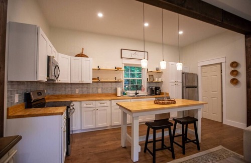 West Jefferson Apartment | Family-Friendly Barn Retreat in West Jefferson, NC