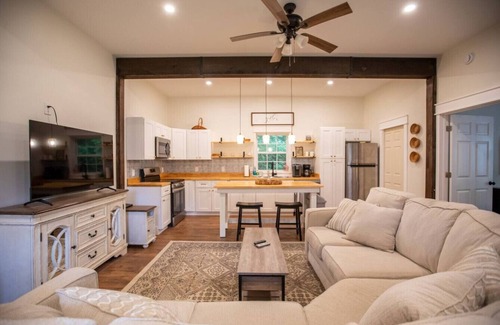 West Jefferson Apartment | Family-Friendly Barn Retreat in West Jefferson, NC