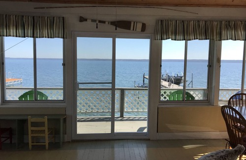 Dresden House | Family friendly waterfront retreat