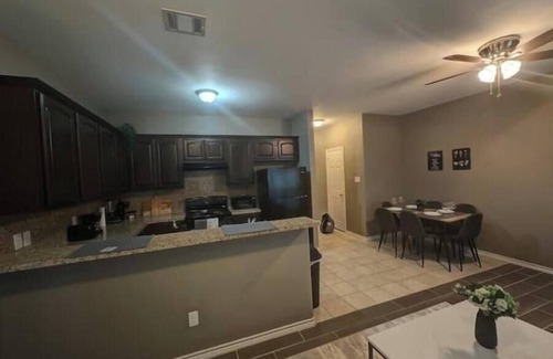 Roman Forest House | Family Home 10 min to Big Rivers Waterpark