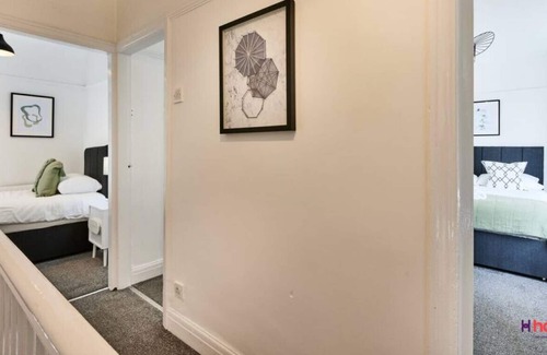 Liverpool Apartment | Family Home Near Centre | Pets OK | Free Parking
