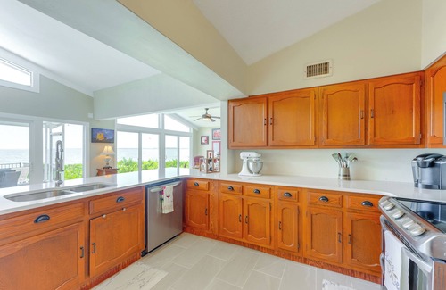 Tavares House | Family Home w/Stunning Water Views in Tavares!