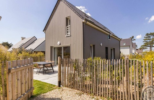 Portbail Cottage | Family house in Portbail with parking, near beach