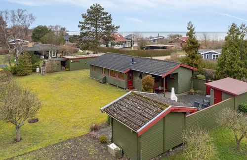 Stege Cottage | Family house next to beach