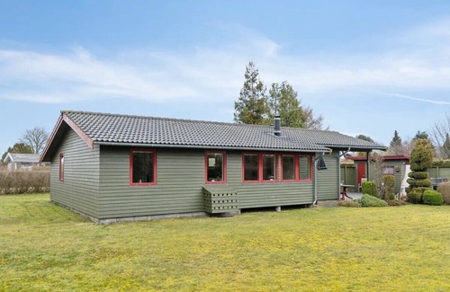 Stege Cottage | Family house next to beach