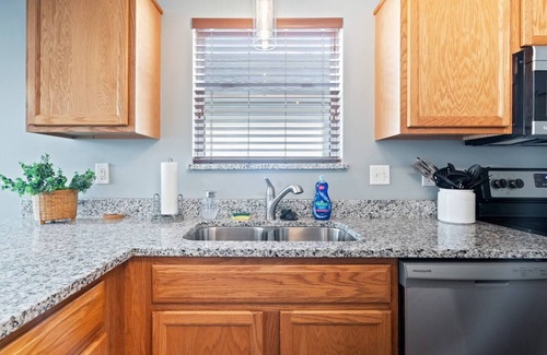 Westfield House | Family or Team Stay/5 Min. to Grand Park/Gas Grill