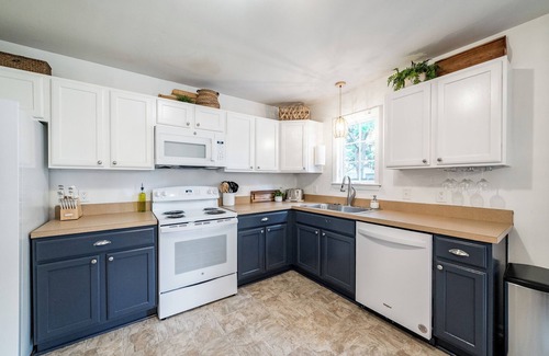 Lynchburg House | Family + Pet Friendly Home that Gives Back!