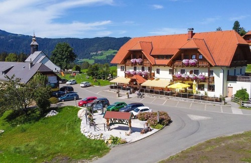 Karchau House | Family room, separate toilet and shower - Alpengasthof Moser