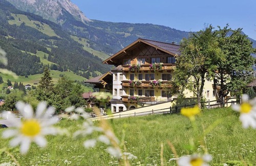 Dorfgastein House | Family room with shower, WC - Untermüllnergut, country hotel