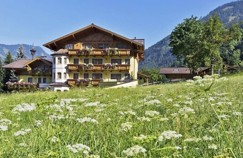 Dorfgastein House | Family room with shower, WC - Untermüllnergut, country hotel