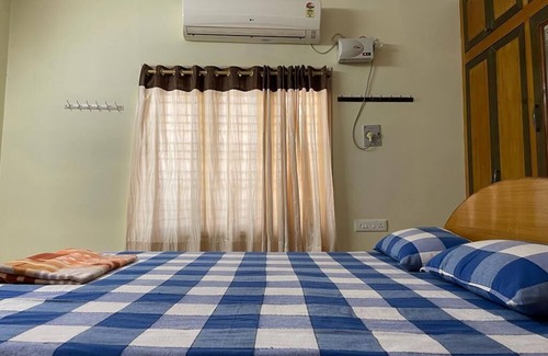 Tirupati Condo | Family-sized Penthouse with 2 min walk to Reliance Mart & Hospital