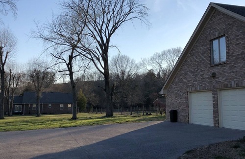 Goodlettsville House | Family style one level home with a modern flair on a one acre lot.