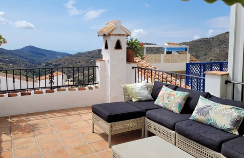 Canillas de Albaida House | Family townhouse w/private pool, terrace, mountain & sea views. A hikers dream!